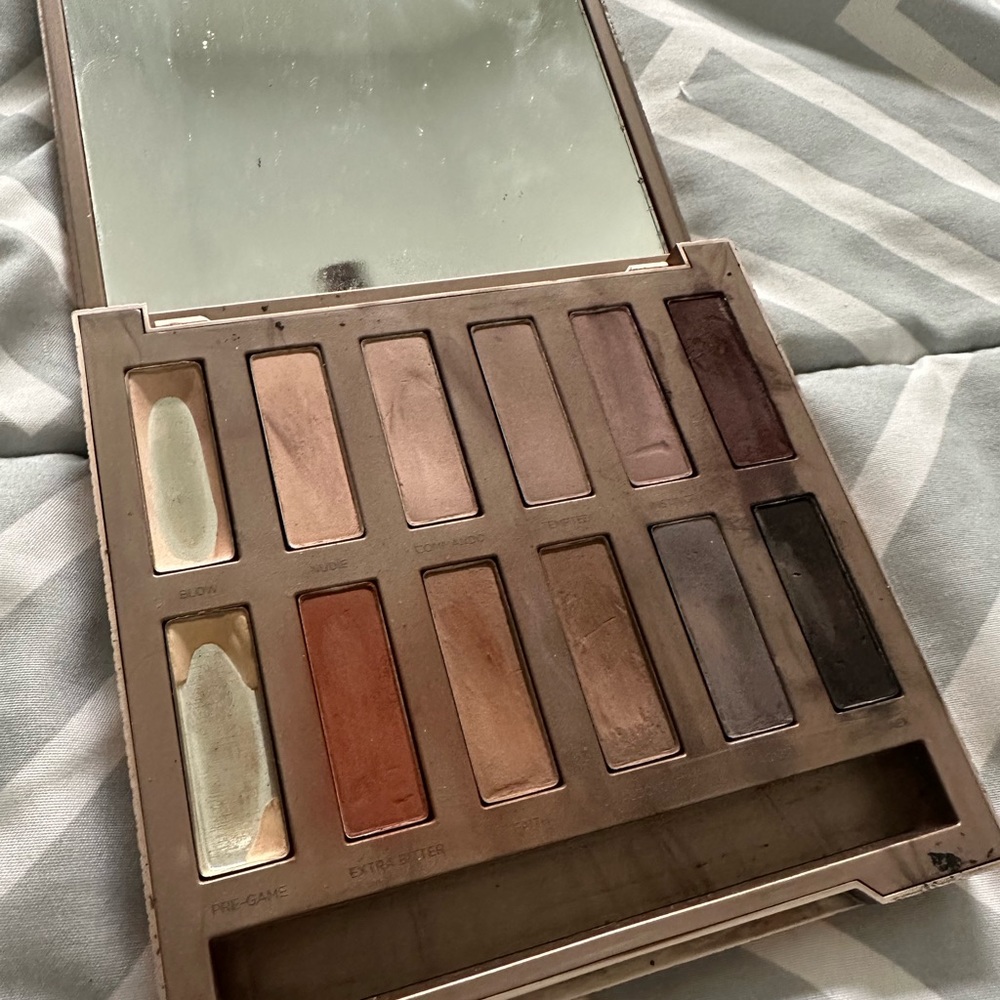 Naked basic eyeshadow palette - Picture 2 of 2